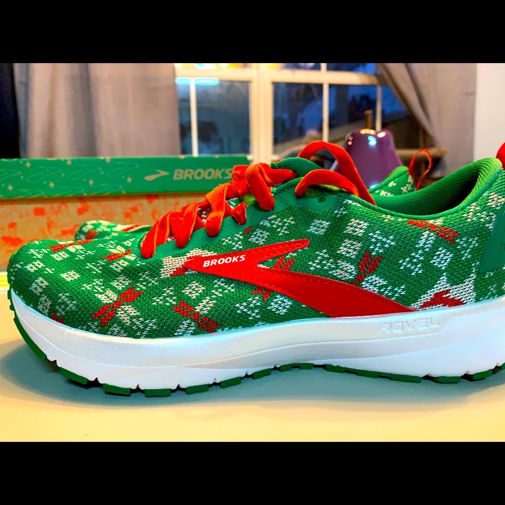 NIB-Brooks Revel 4- Energize